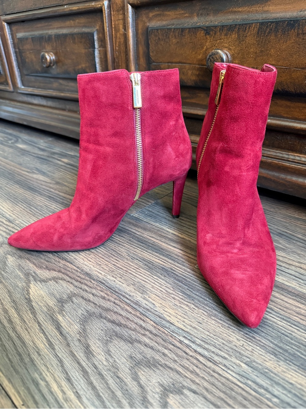NWOT Michael Kors Red Suede Pointed Ankle Booties with Gold Zipper - Picture 3 of 6